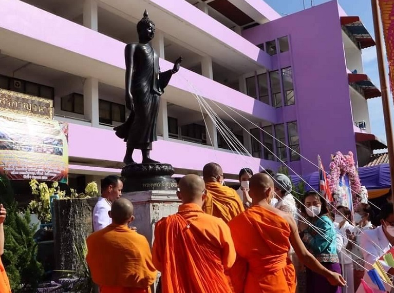 “เจ้าคุณน้อย” วัดอินทรวิหาร มอบพระองค์ที่ 59 และ 95 แก่ รพ.และโรงเรียน วังเหนือ จ.ลำปาง 