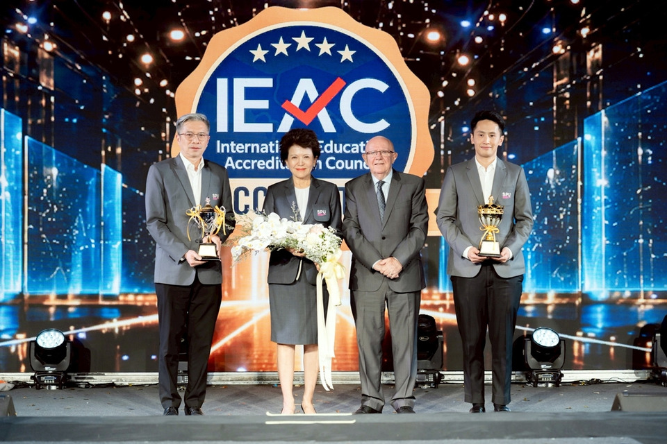 ม.ศรีปทุม คว้า IEAC 5 ดาวสูงสุด พร้อม 3 รางวัลนานาชาติ ตอกย้ำผู้นำอุดมศึกษาไทย