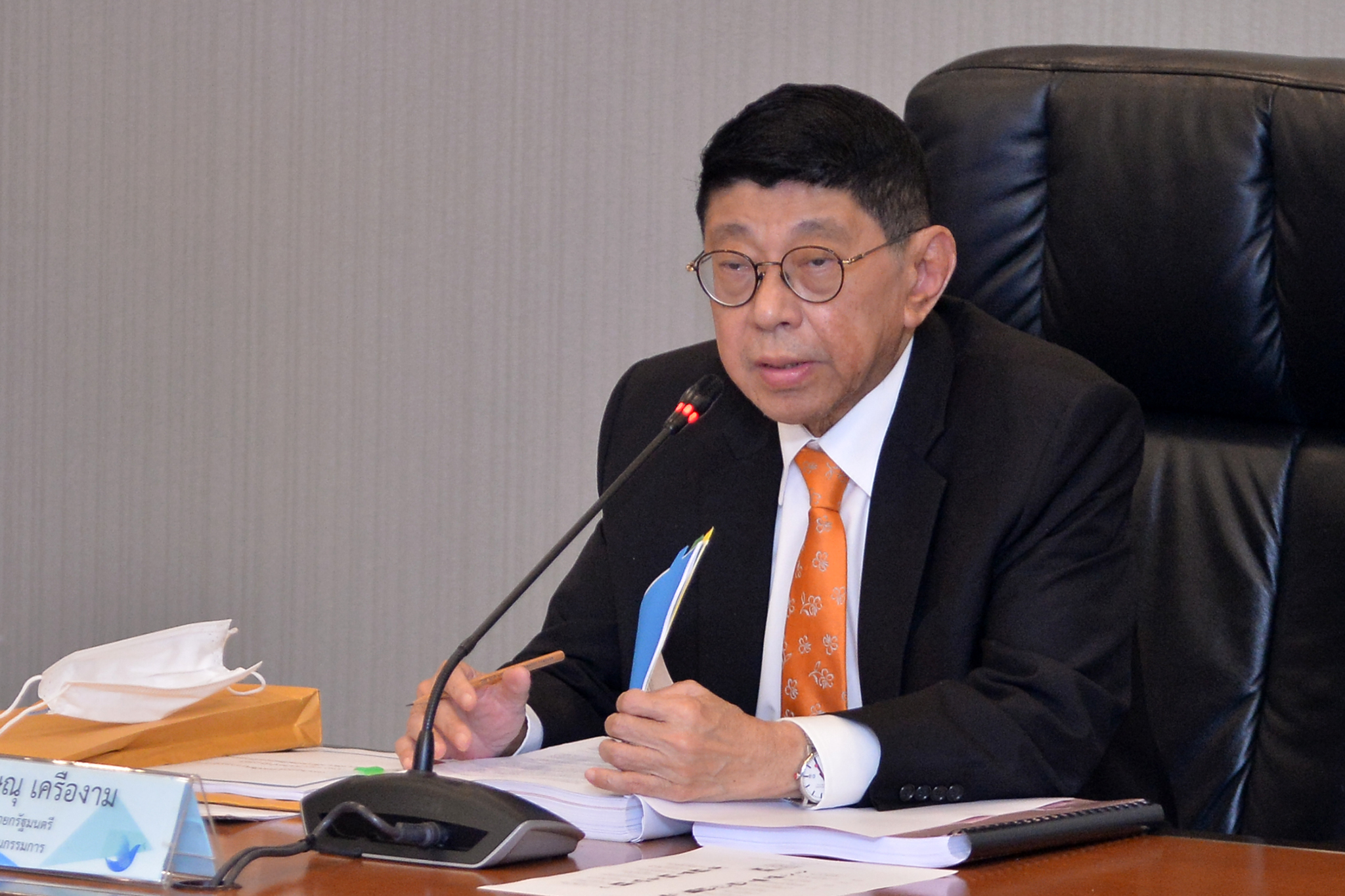 "วิษณุ" โบ้ยถาม "สำนักงบฯ" ปมตั้ง "งบลับ" เผย "พรก.กู้เงิน 5แสนล." เป็นเรื่อง " รมว.คลัง"แจงสภาฯ