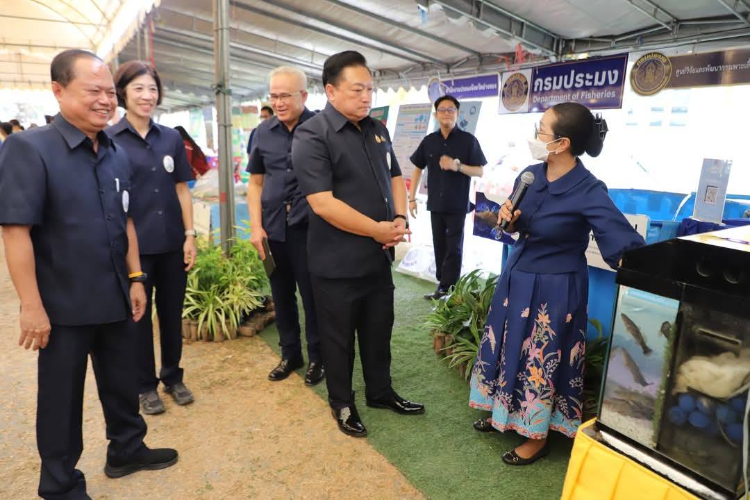 อ่างทองเปิดโครงการคลินิกเกษตรเคลื่อนที่ในพระราชานุเคราะห์ฯลงพื้นที่แก้ไขปัญหาให้เกษตรกรแบบครบวงจร 