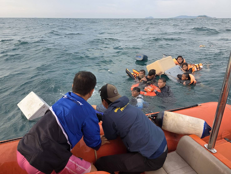 คืบหน้า! เรือตกปลาล่มกลางทะเลเกาะล้าน ลูกเรือ-ไต๋ 15 ชีวิตรอดปลอดภัยครบทุกคน