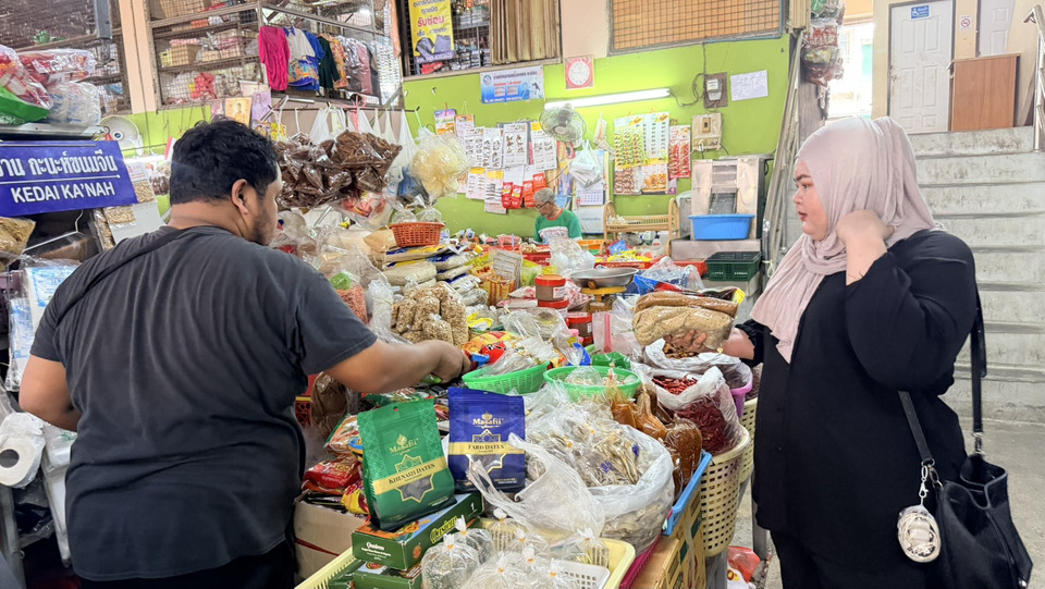 ยะลาคึกคัก! ชาวไทยมุสลิมแห่ซื้ออินทผลัม-อาหารแห้ง เตรียมต้อนรับเดือนรอมฎอน