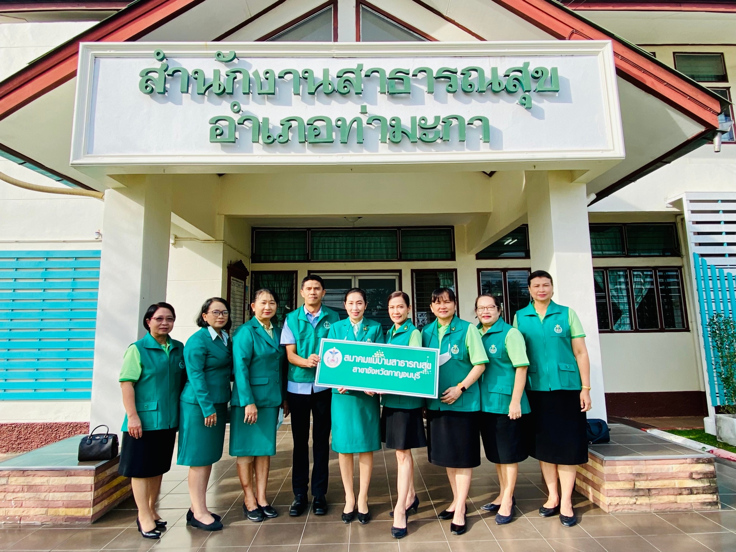 แม่บ้านสาธารณสุขกาญจน์ ลงพื้นที่ติดตามผลการดำเนินงานพัฒนาศูนย์เด็กเล็ก และผู้สูงอายุ