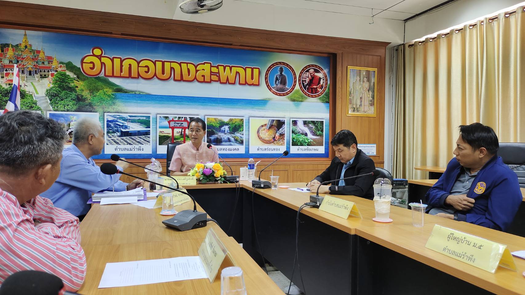 ชาวบ้านเฮหลังที่ประชุมเห็นชอบให้สร้างสะพานไม้ไผ่หมู่ 8แม่รำพึงท่องเที่ยวเชิงอนุรักษ์ชื่อดังที่ชำรุดหนัก