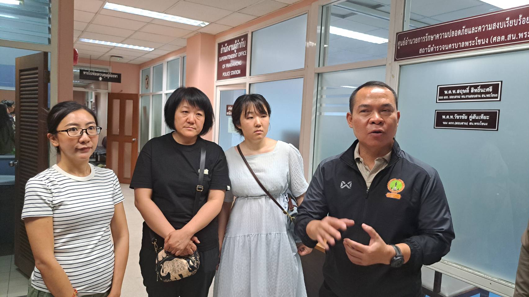 ผู้การ5เผยสาวจีนโดนแก๊งคอลเซ็นเตอร์อ้างเป็นอัยการ-ตร.ผิดฟอกเงินตุ๋นโอนเงิน17ล้านเยนที่ญี่ปุ่นและส่งมาเที่ยวเมืองไทย 