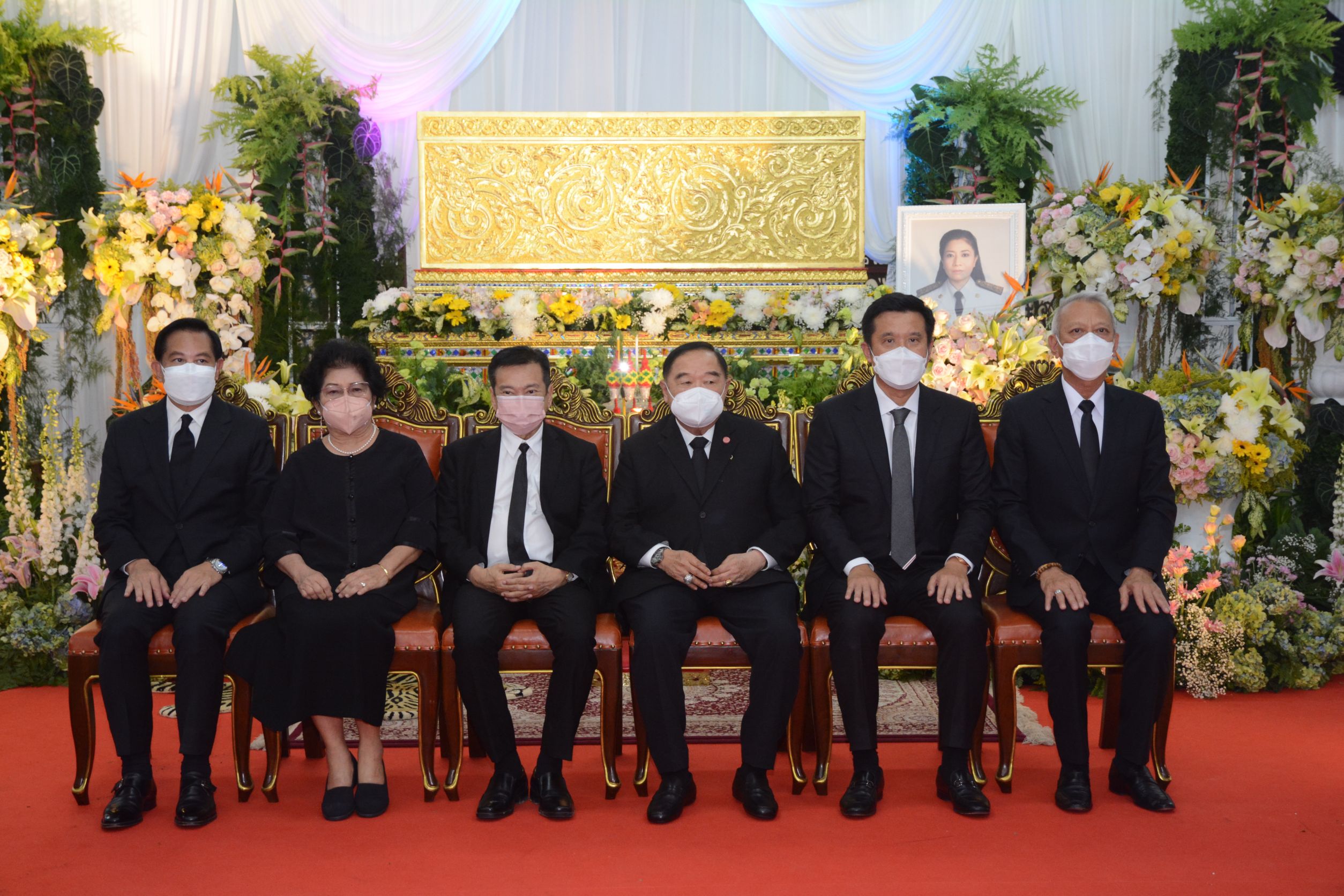 'พล.อ.ประวิตร' เป็นประธานพิธีสวดพระอภิธรรมศพ 'พรพิมล' บุตรสาว 'ชัช เตาปูน'