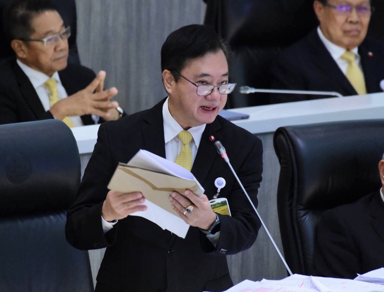 "สมชาย" ฟาด "ทักษิณ" ป่วยทิพย์ "นายกฯ" ทำกระบวนการยุติธรรมเสื่อม "ถวิล" โวยคนไทยไม่ได้กินแกลบ ห่วงเกิดน้ำผึ้งหยดเดียว