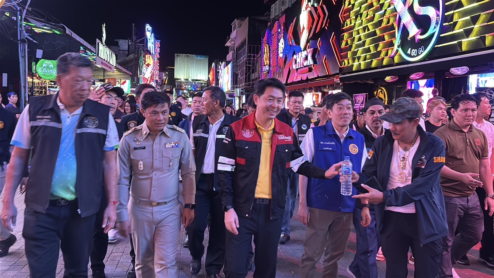 ปกครองร่วมกับเมืองพัทยาตรวจสอบความปลอดภัยสถานบันเทิงวอล์กกิ้งสตรีทก่อนเปิดรับนักท่องเที่ยวช่วงไฮซีซั่น