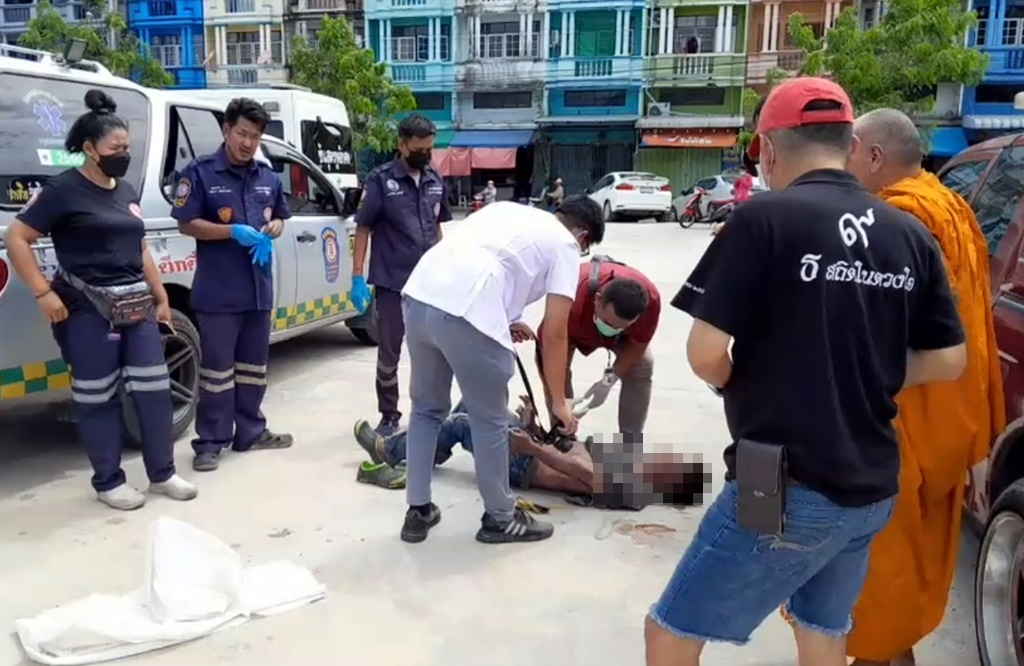 พบร่างหนุ่มวัย 42 ปี ดับปริศนากลางลานจอดรถตลาดย่านประชาอุทิศ