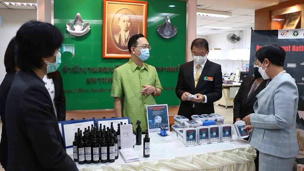 ฝ่ายนวัตกรรมและวิสาหกิจ ร่วมฝ่ายวิจัยและบัณฑิตศึกษา มข. มอบนวัตกรรมสู้ภัยโควิด-19 แก่รพ.ศรีนครินทร์