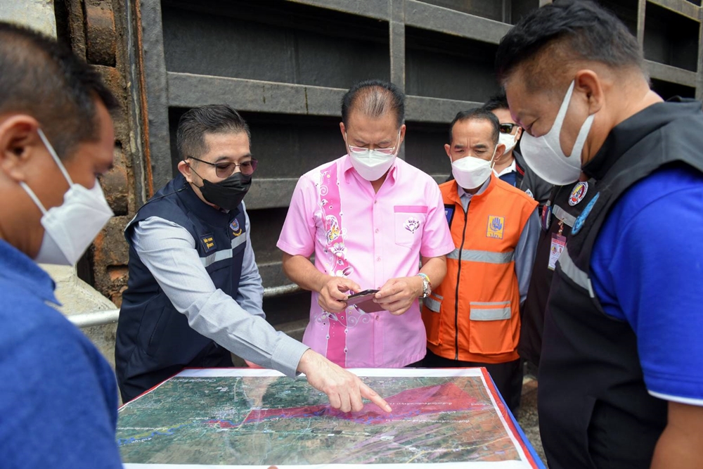 โครงการส่งน้ำฯทุ่งสัมฤทธิ์ ร่วมคณะผู้ว่าฯ โคราช ลงพื้นที่ติดตามสถานการณ์น้ำในอำเภอพิมาย