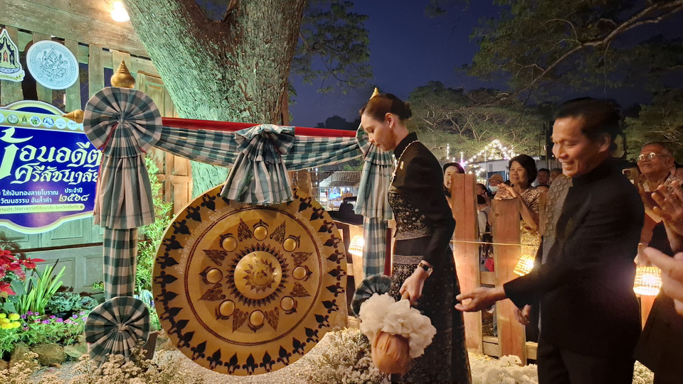 “รมว.วัฒนธรรม” เปิดงาน “ย้อนอดีตศรีสัชนาลัย” สืบสานผ้าไทย–เครื่องเงินโบราณ กระตุ้นท่องเที่ยวและเศรษฐกิจชุมชน