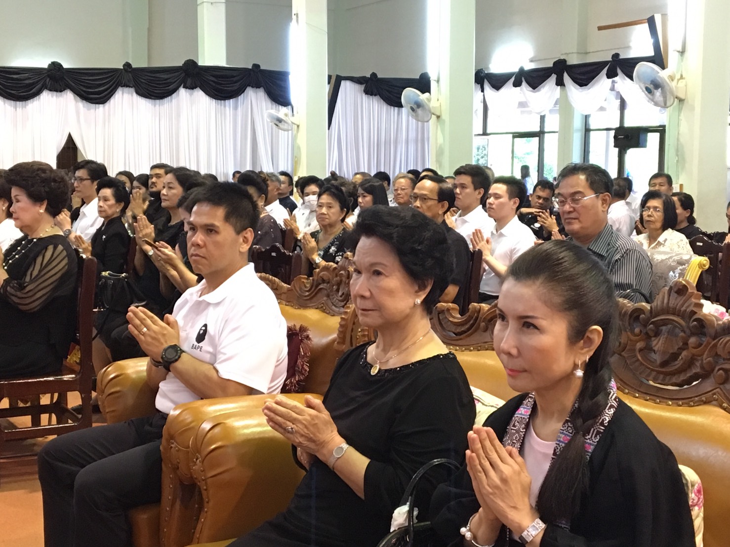 ครอบครัวศิลปอาชา-สมาชิก ชทพ.ทำบุญเลี้ยงพระ รำลึก "บรรหาร"