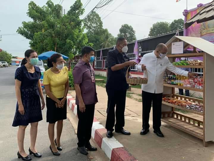รองผู้ว่าฯยโสธรนำเครื่องอุปโภคบริโภคเติมเต็มตู้ปันสุขหน่วยงานสังกัดกระทรวงยุติธรรม