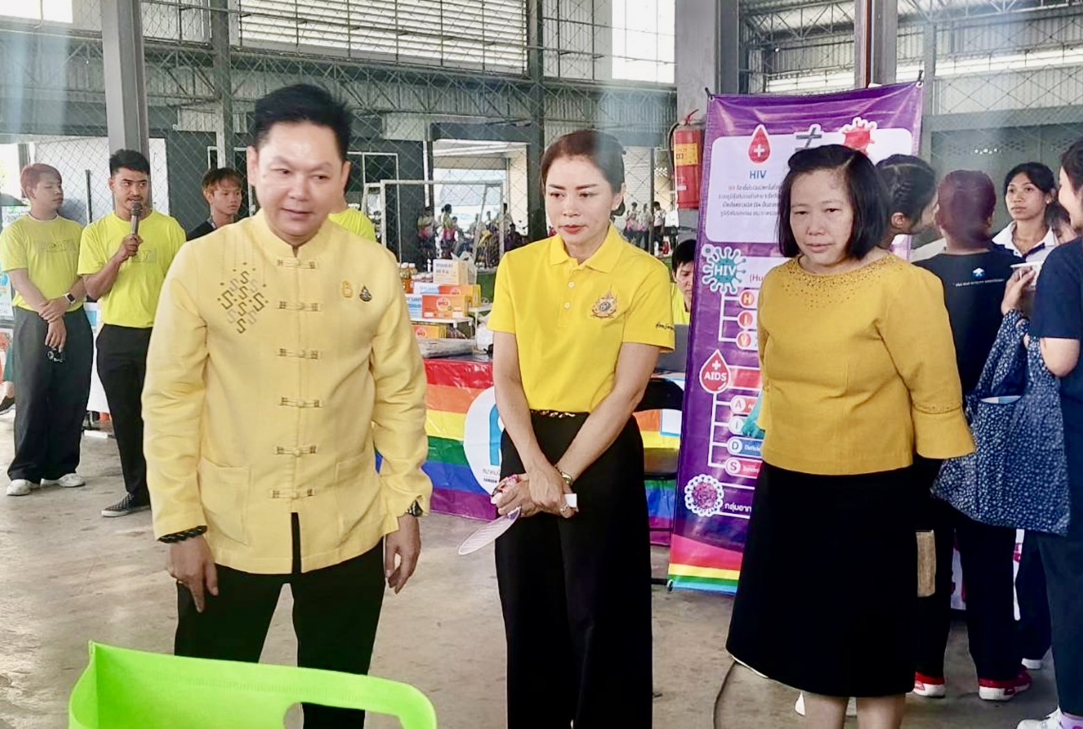 นครปฐมคึกคักผู้ใช้แรงงานร่วมกิจกรรมสานสัมพันธ์อันดีระหว่างนายจ้างและลูกจ้างรับวันแรงงาน