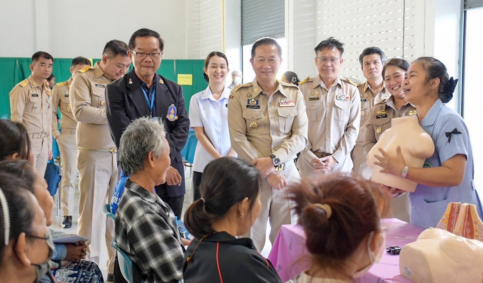 กาฬสินธุ์เดินหน้าคัดกรองมะเร็งเต้านมเฉลิมพระเกียรติฯ ใช้รถ Mammogram ครอบคลุม 4 อำเภอ