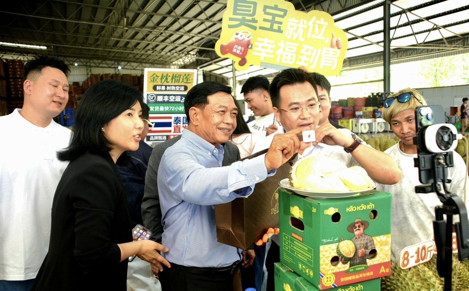 "อลงกรณ์" หวั่นไทยพ่ายเวียดนามเสียแชมป์ส่งออกทุเรียนตลาดจีน เปิดศูนย์ไลฟ์สดจันทบุรี