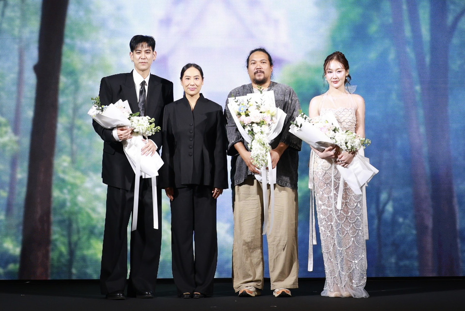 “พลอยลภัสร์” เปิดตัวภาพยนตร์ “สำรับ สลับศตวรรษ My Century” ผนึกพลังสร้างสรรค์ ถ่ายทอดเสน่ห์อาหารไทย