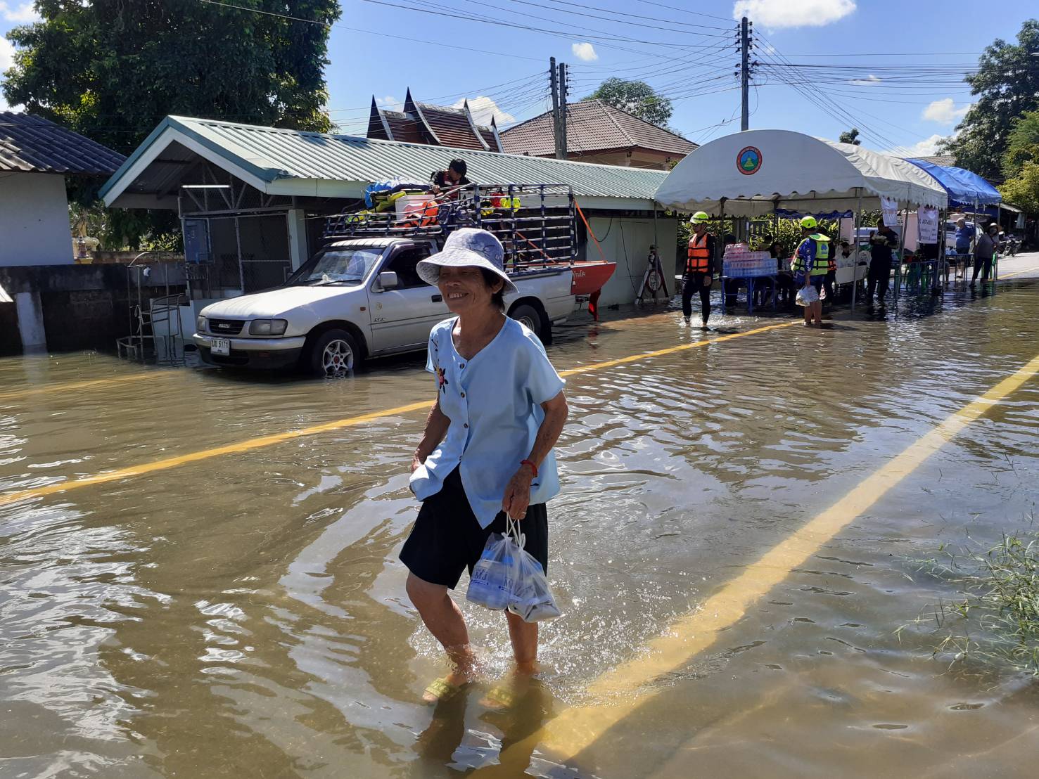 ลำพูน  น้ำท่วมยังหนักชาวบ้านระทม น้ำปิง น้ำกวง 2 สายหลัก สูงเกินจุดวิกฤตกว่า 1.13 เมตร