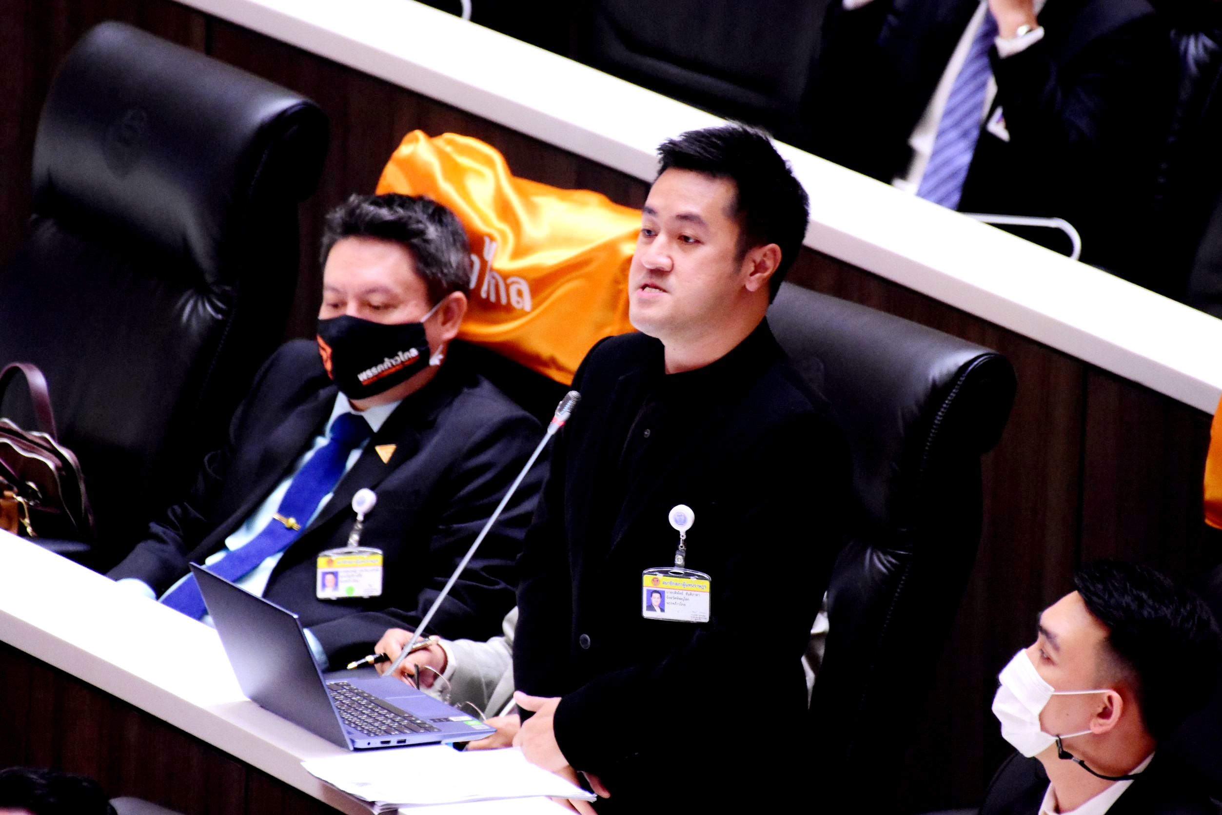 “ก้าวไกล” สับ ‘ณัฏฐพล’ 2 ปีทำการศึกษาไทยทรุด  ใช้อำนาจแทรกแซงแต่งตั้งพรรคพวกตัวเอง ดัน”ดิษกุล”แก้ระเบียบเปิดทางให้”ธนพร”นั่งเลขาสกสค.ห้ามหัวคนใน