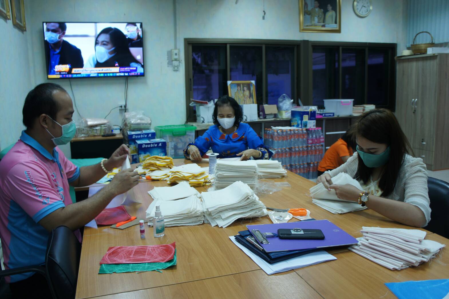 พมจ.ยโสธรเร่งผลิตและจัดส่งหน้ากากอนามัยทางไปรษณีย์ถึงบ้านผู้พิการ ผู้ด้อยโอกาส ผู้สูงอายุ 9 อำเภอ
