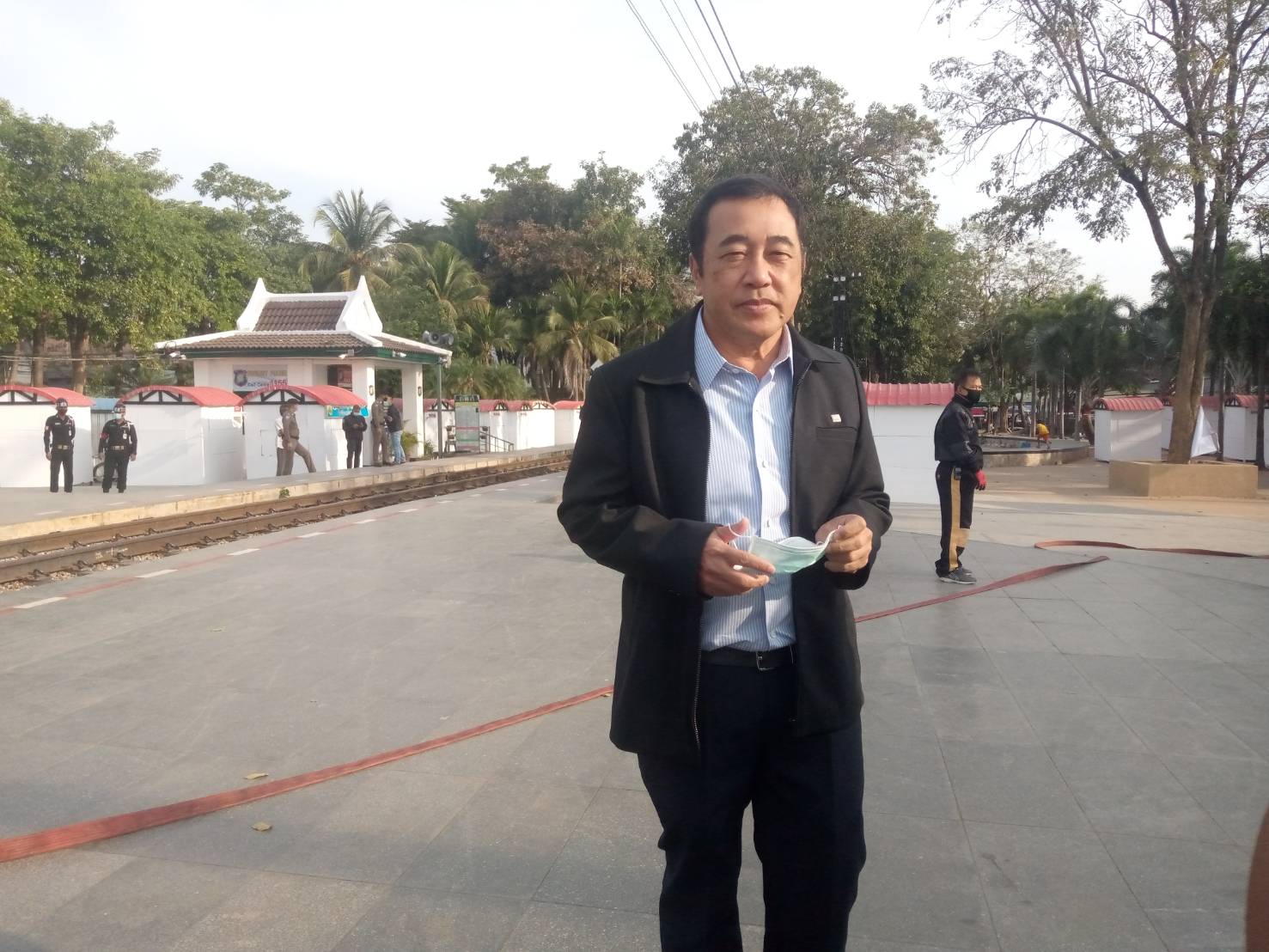พ่อเมืองกาญจน์​ นำทัพ​จัดระเบียบร้านค้าบริเวณสะพานข้ามแม่น้ำแควแบบ New​ Normal