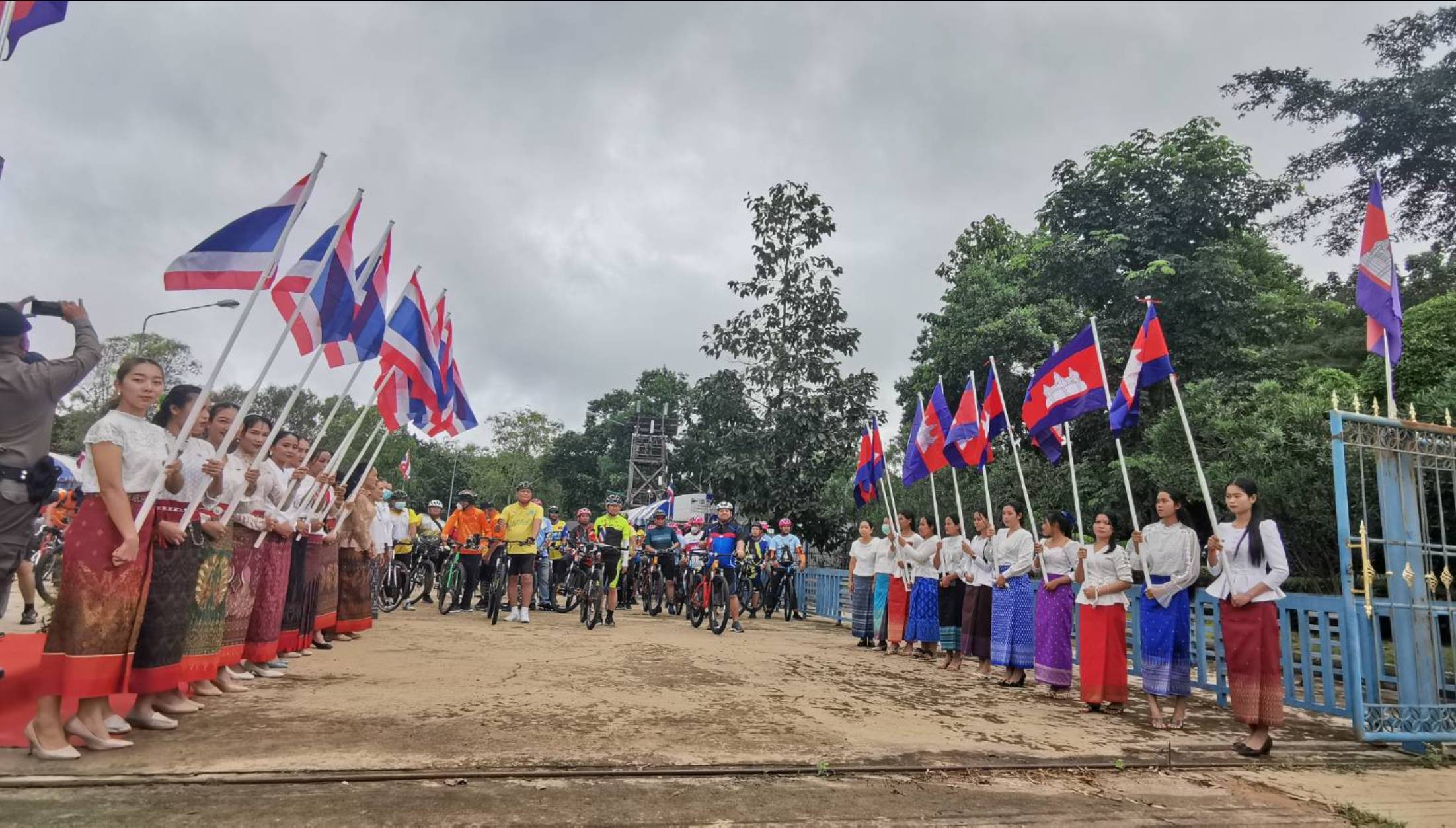 ไทย-กัมพูชาร่วมปั่นทอดผ้าป่า2แผ่นดิน พร้อมเร่งเปิดด่าน'ช่องสายตะกู'ระตุ้นเศรษฐกิจชายแดน