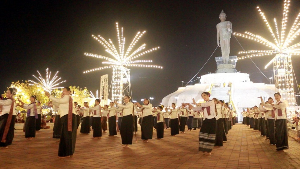 ขอนแก่นจัดใหญ่! งานบุปผชาติสักการะบูชาพุทธมณฑลอีสาน 2569 นางรำกว่า 3,000 คนรำถวายพุทธบูชา