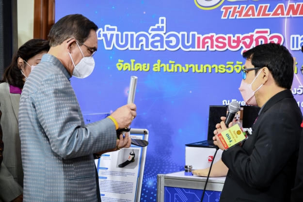 นายกฯ ชมผลงานวิจัย สิ่งประดิษฐ์และนวัตกรรม งาน “วันนักประดิษฐ์” ประจำปี 66