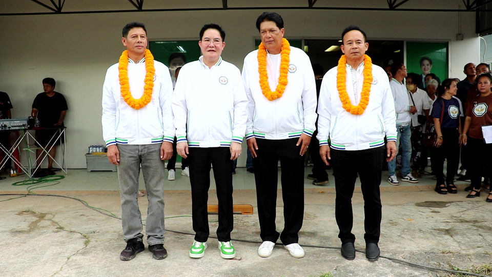 “ธรรมนัส” ส่ง “อัครา” เปิดสาขาพรรคกล้าธรรมชุมพร ตั้ง 3 ว่าที่ผู้สมัคร ชูนโยบายถูกใจคนใต้–ดันแลนด์บริดจ์เชื่อมท่าเรือชุมพร–ระนอง