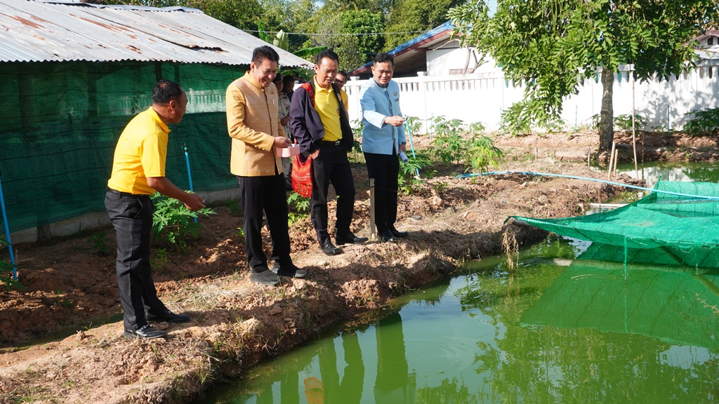 ผู้ตรวจ พช. ลงพื้นที่กาฬสินธุ์ เยี่ยมชมศูนย์เรียนรู้เกษตรกร พัฒนาคุณภาพชีวิตตามหลักทฤษฏีใหม่