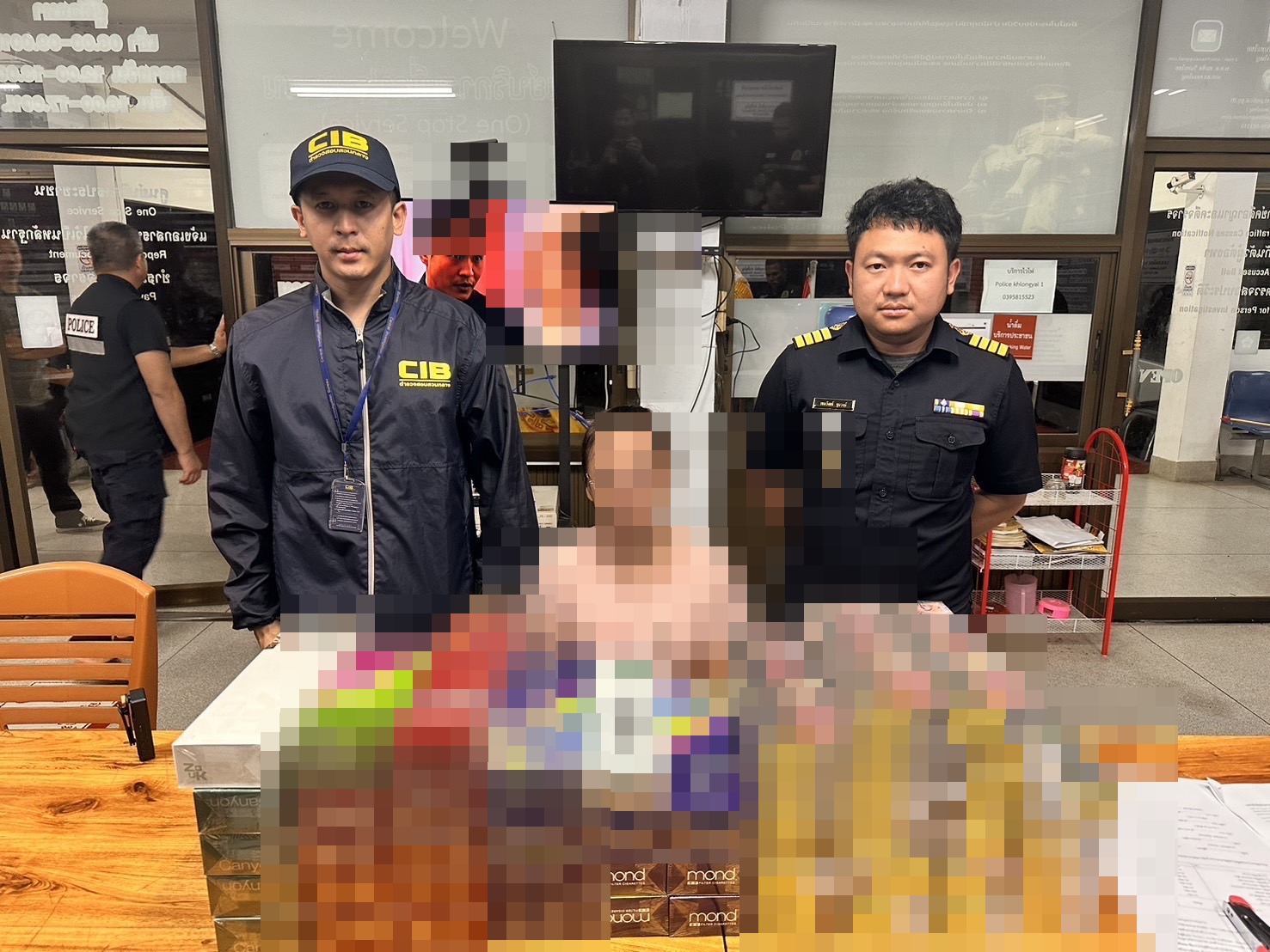 ตำรวจสอบสวนกลางร่วมกับสรรพสามิตเข้าจับกุมและตรวจยึดบุหรี่หนีภาษีมูลค่ารวมค่าปรับกว่า 4 ล้านบาท