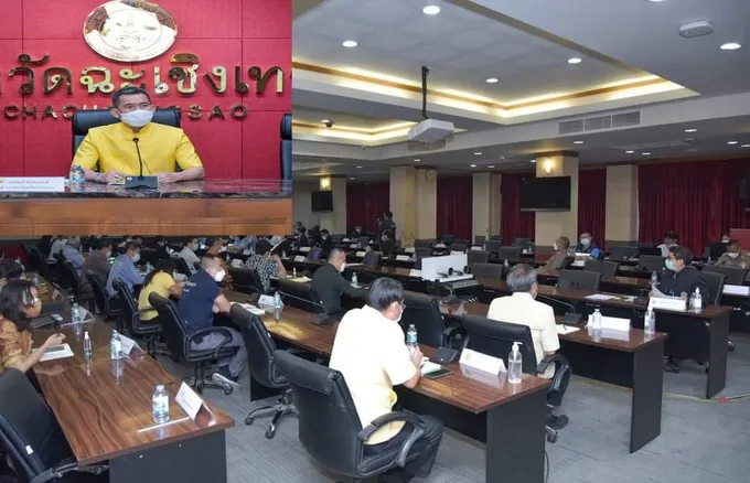 ผู้ว่าฯฉะเชิงเทราประชุมติดตามสถานการณ์โควิด – 19 เตรียมพร้อมรับมือโอมิครอนแปดริ้วติดแล้ว 3 ราย