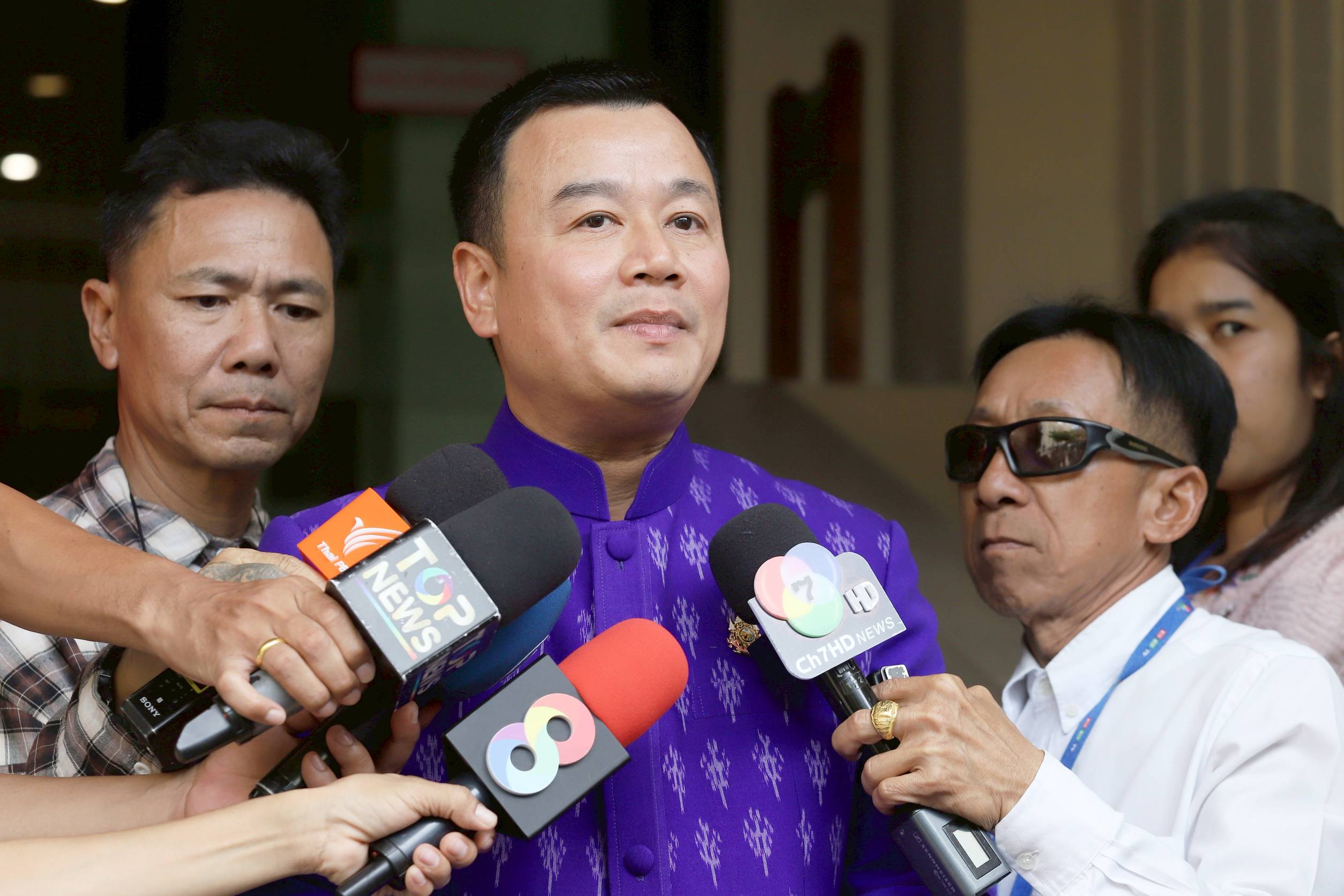 "สรวงศ์" เผยรายชื่อ "รมต.ใหม่" อยู่ในมือ "นายกฯ" แล้ว ปัดข่าว "ก๊วนอีสานพท." ต้าน "ภูมิธรรม" นั่งมท.1