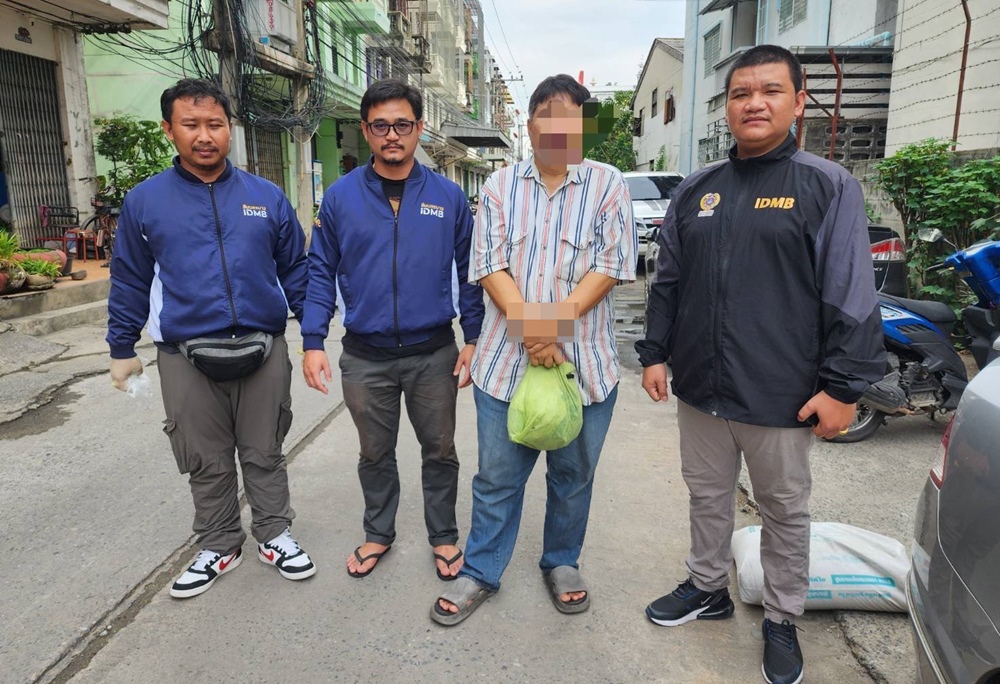 รวบหนุ่มใหญ่ตระเวนหาบัตรATMที่ผู้เสียหายลืมคาตู้ตามห้าง รับทำมากว่า10ครั้ง