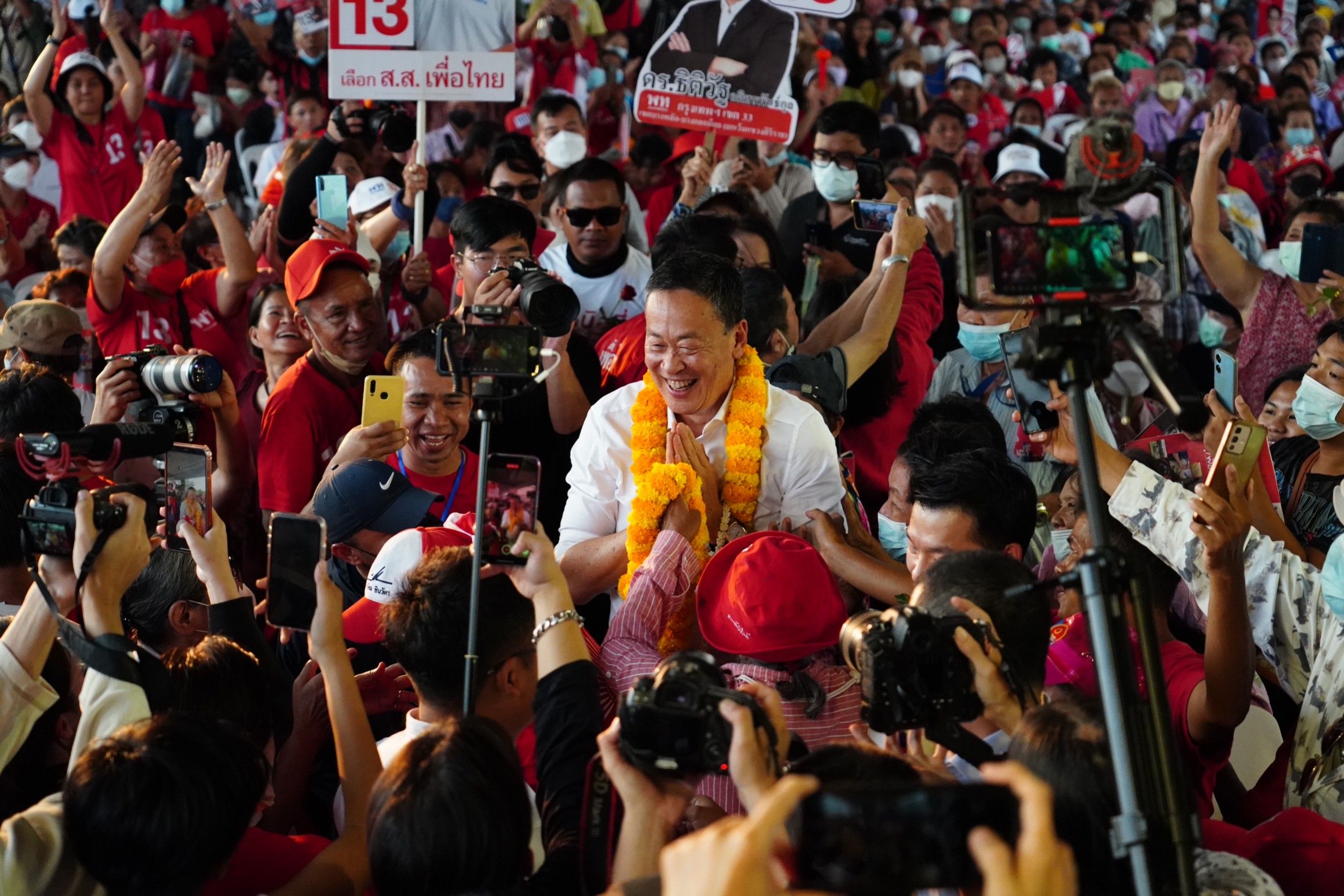 กระหึ่ม!! สะพานพระราม 8“เพื่อไทย”ปลุกคนกรุงฯ เชื่อมั่นแก้เศรษฐกิจ-ยาเสพติด