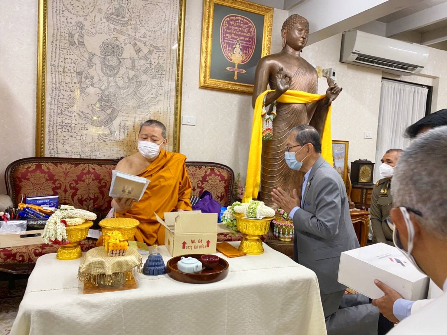 "วิชา มหาคุณ" นำคณะกรรมการมูลนิธิต่อต้านการทุจริต กราบสักการะ"สมเด็จธงชัย"
