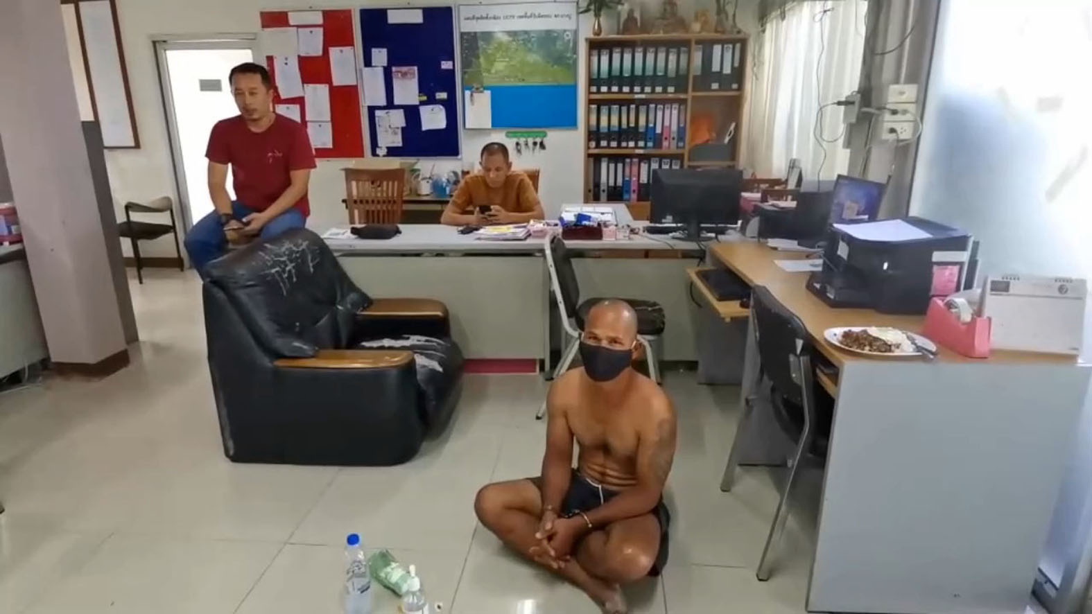 รวบแล้ว! โล้นโรคจิตขโมยชุดชั้นในสาวไปดมสำเร็จความใคร่