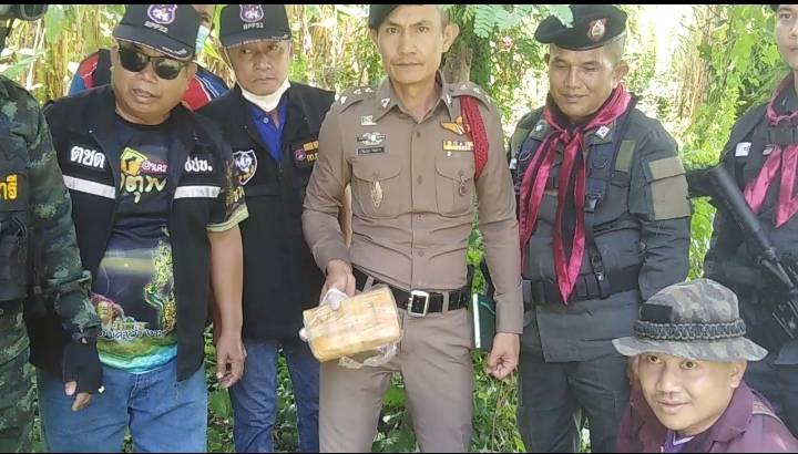ตชด.ร่วมกับฝ่ายความมั่นคงตรวจยึดยาบ้าที่ริมฝั่งโขง 140, 000 เม็ด