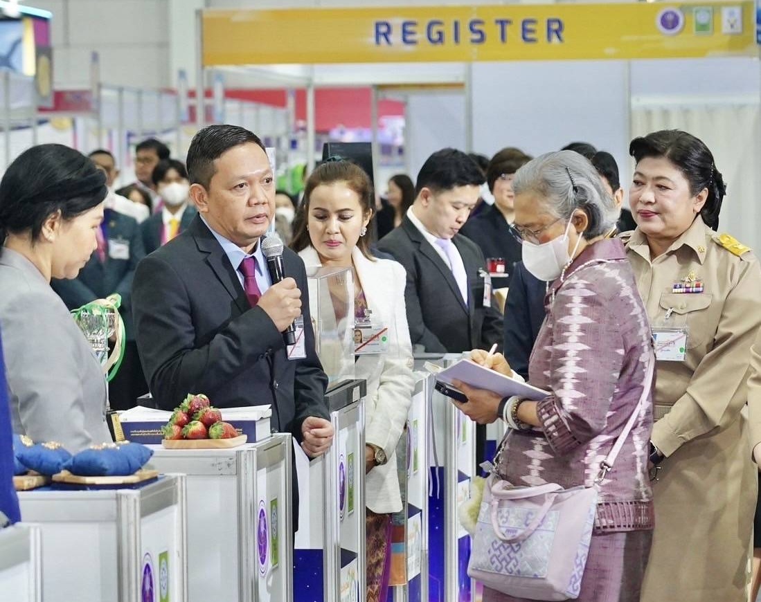 "กรมสมเด็จพระเทพฯ" ทอดพระเนตร สตรอว์เบอร์รีพันธุ์พระราชทาน 89 ในงาน "วันนักประดิษฐ์ 2568"