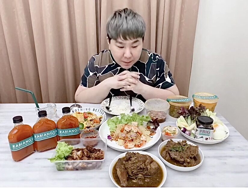 น้ำใจงาม 'ดีเจบุ๊คโกะ' รับรีวิวอาหารฟรีช่วยผู้ได้รับผลกระทบโควิดพร้อมแนะเทคนิคความสำเร็จการค้าขาย