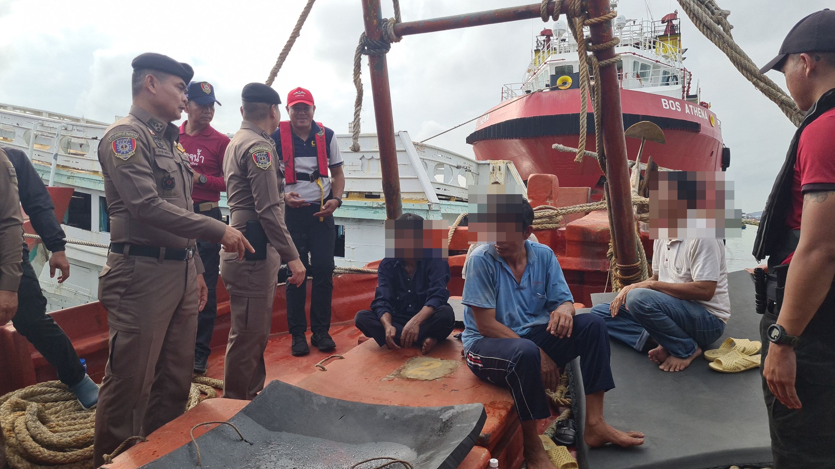 ตำรวจน้ำไล่ล่าจับเรือเวียดนาม3ลำขนน้ำมันเถื่อนกลางอ่าวไทย