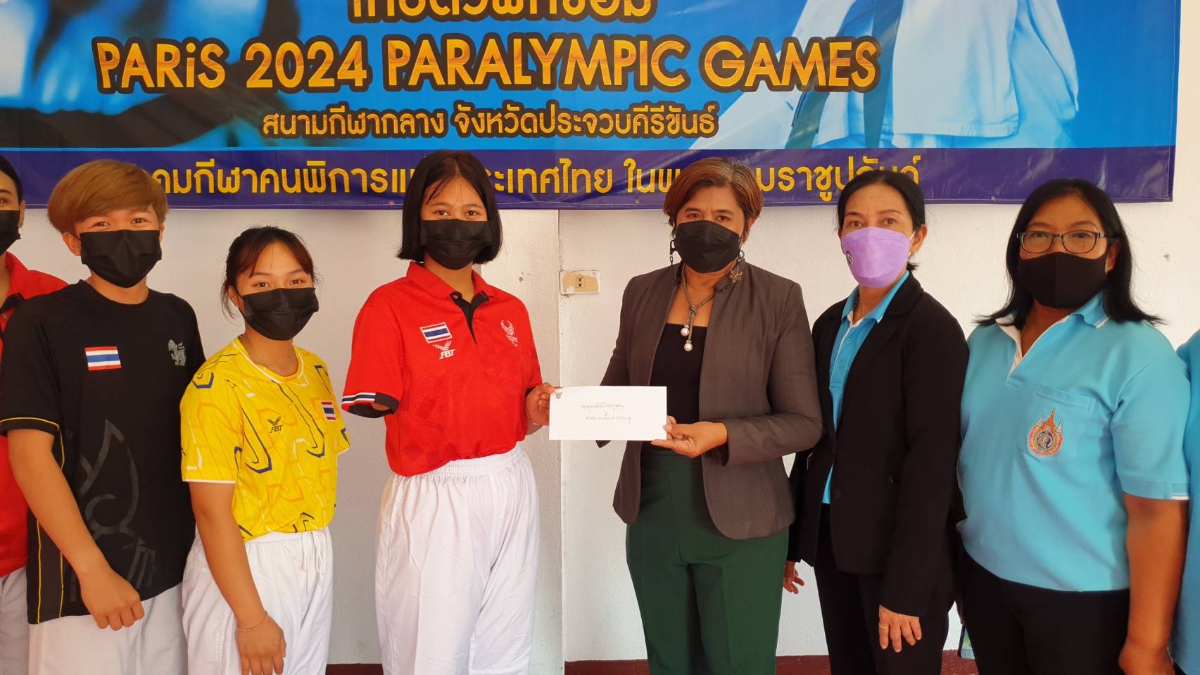 แห่หนุน"น้องน้ำหวาน" นักกีฬาเทควันโดคนพิการคว้ารางวัลเหรียญทอง ฮีโร่พาราลิมปิกไทย