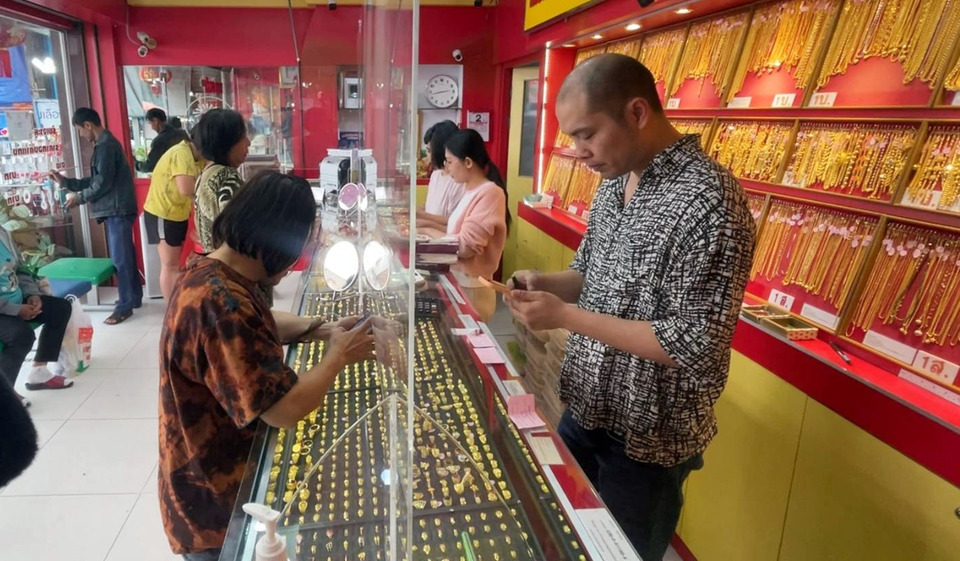 ทองร่วง 6,000 บาท คนขอนแก่นแห่ช้อนซื้อ คาดอนาคตพุ่งแตะบาทละแสน