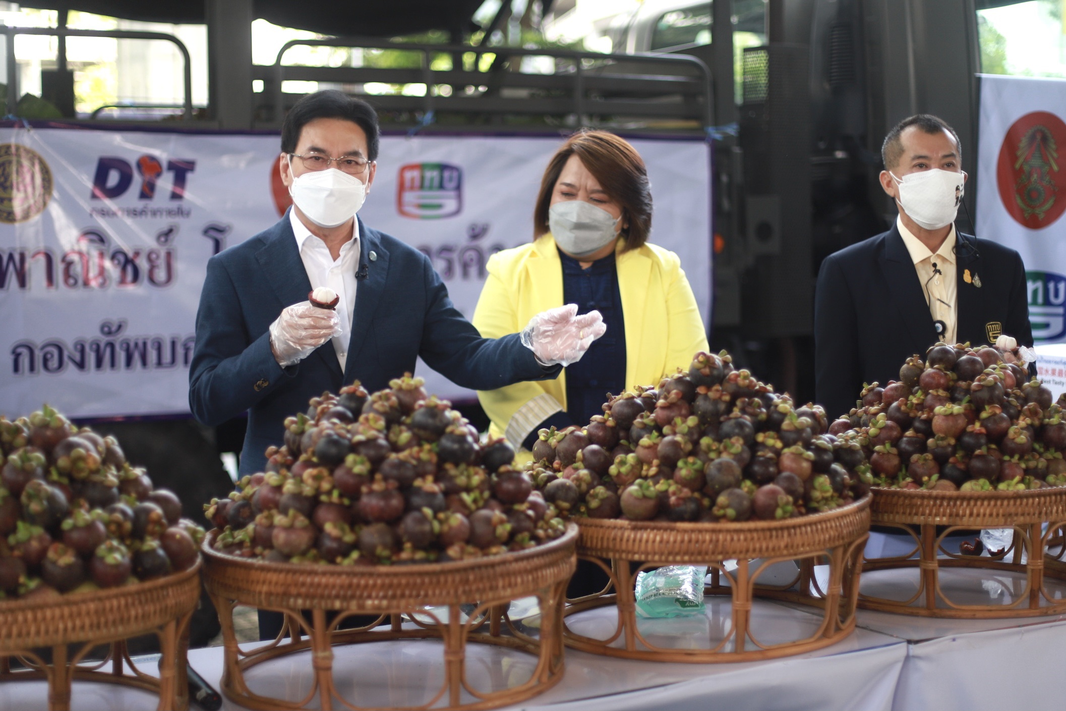 จุรินทร์ จับมือ ช่อง5 "รณรงค์กินมังคุดช่วยชาวสวน" สั่งผ่านแพลทฟอร์ม Ohlala รุก "แก้ทุกทางทั้งตลาดภายในและส่งออก"  