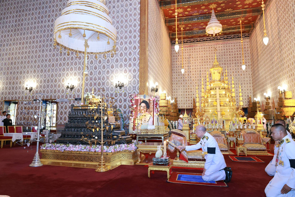 "องคมนตรี" บำเพ็ญพระราชกุศล ถวายพระบรมศพ "พระพันปีหลวง"