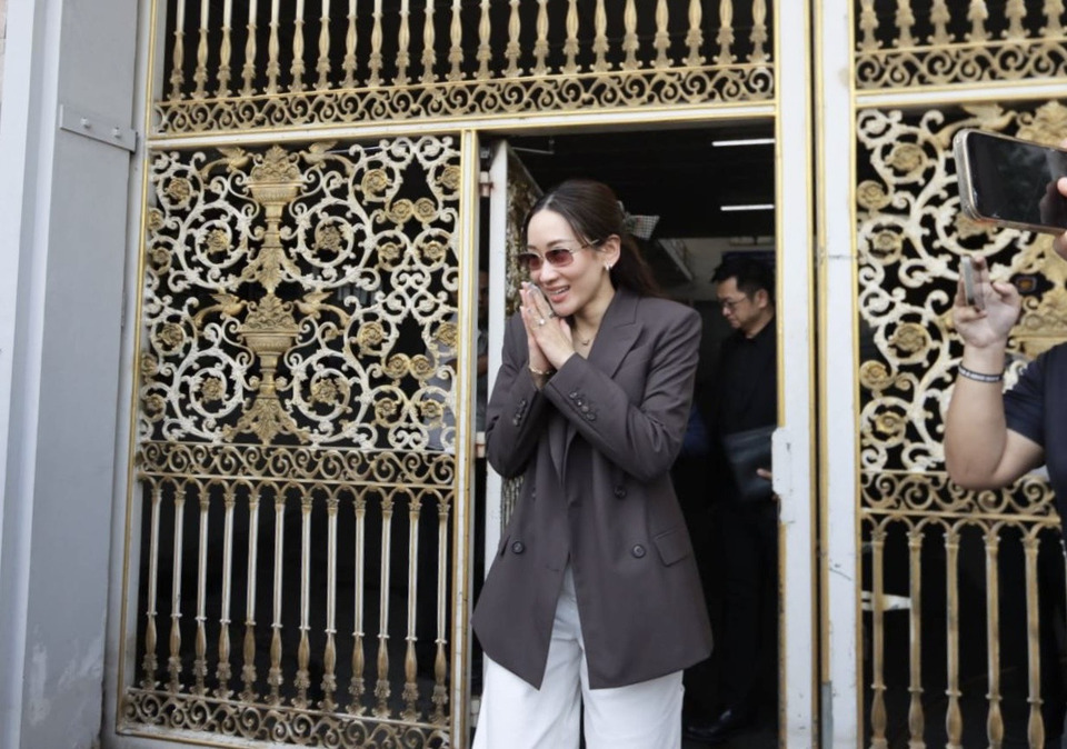 "เอม พินทองทา" เยี่ยม "ทักษิณ" เผยสุขภาพแข็งแรง จับตาปรับ ครม.-โควตาเพื่อไทย 8 เก้าอี้