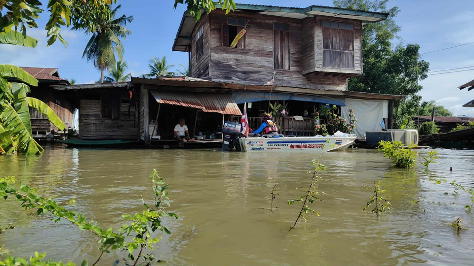 ระทม! น้ำยมเอ่อล้นซ้ำฝนตก ท่วม 10 หมู่บ้าน พิจิตรจมกว่า 1,300 หลังนานเกือบ 2 เดือน
