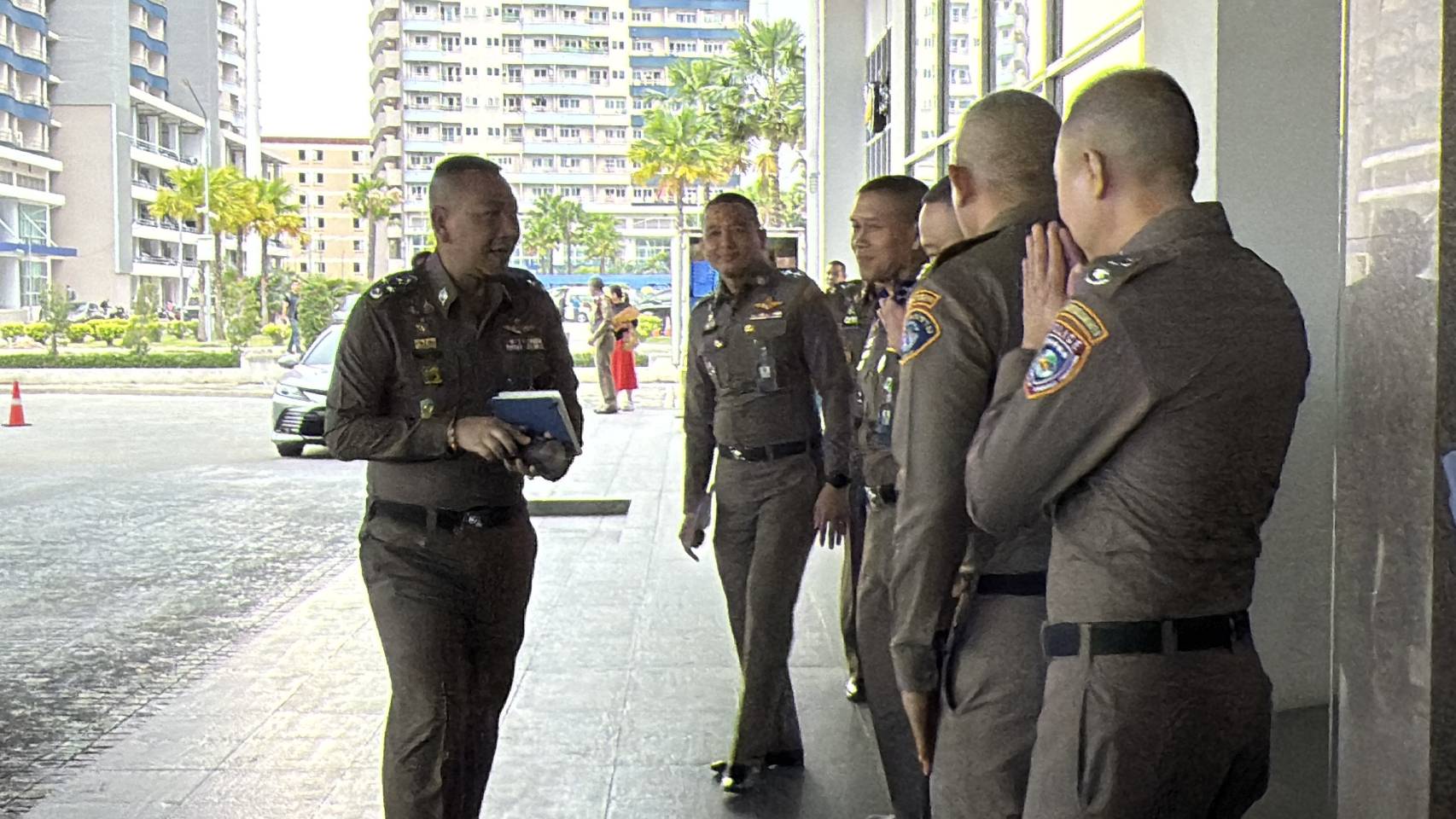 "ผบ.ตร." ประชุมติดตามความคืบหน้าคดีดิไอคอนกรุ๊ป จับตาปมพิจารณาออกหมายจับและแจ้งข้อกล่าวหาเพิ่มเติม