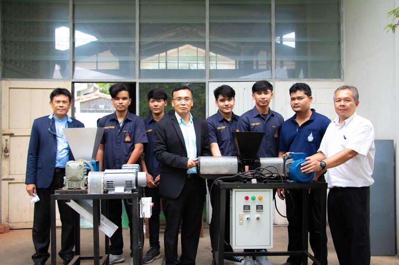 วิศวะ “มทร.ศรีวิชัย” คิดค้นนวัตกรรม เครื่องย่อย-อัดขึ้นรูปพลาสติก แก้ปัญหาขยะทะเล